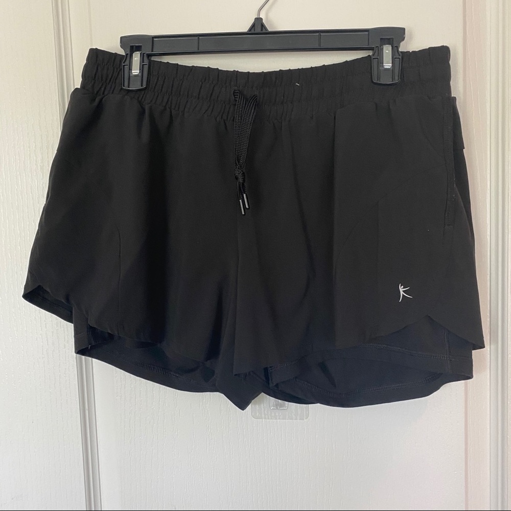 Black, active shorts✨